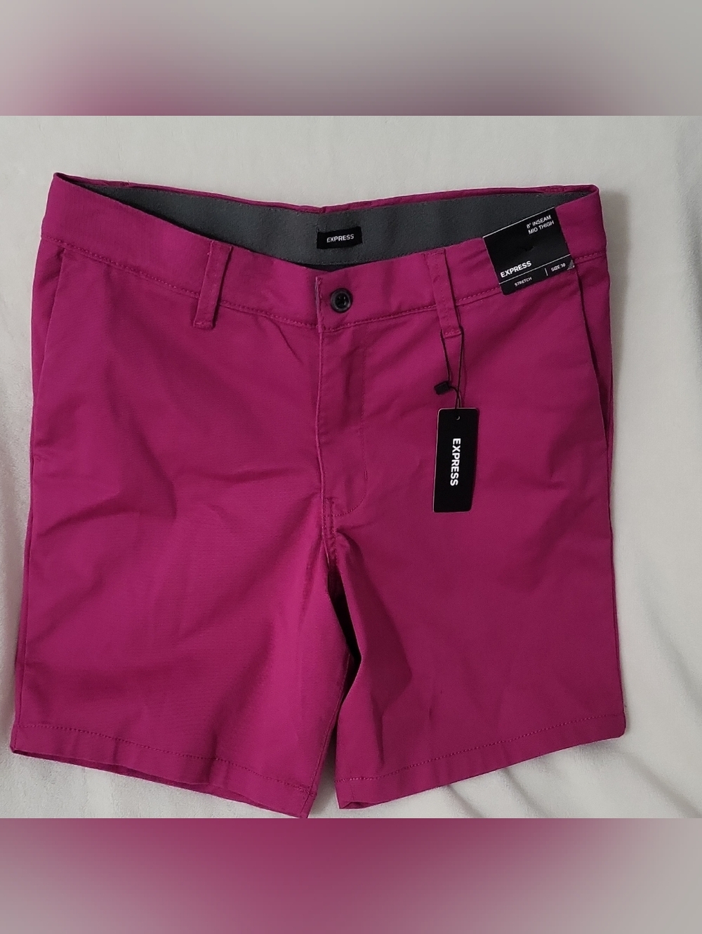 Express Men's Bright Pink Stretch mid thigh Shorts Flat Front Pockets size 30